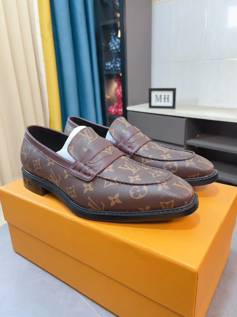 Ex-factory price 720🌹🌹High version [LV] Louis Vuitton's popular casual leather shoes🎖Fashionable and elegant🎖🎖Material: Original imported open-edge beaded cowhide, washed cowhide leather lining, original open-molded rubber outsole, high-end and classy, ​​elegant quality, instantly transforming into a handsome man ❤❤Standard\nNumber: 38-44